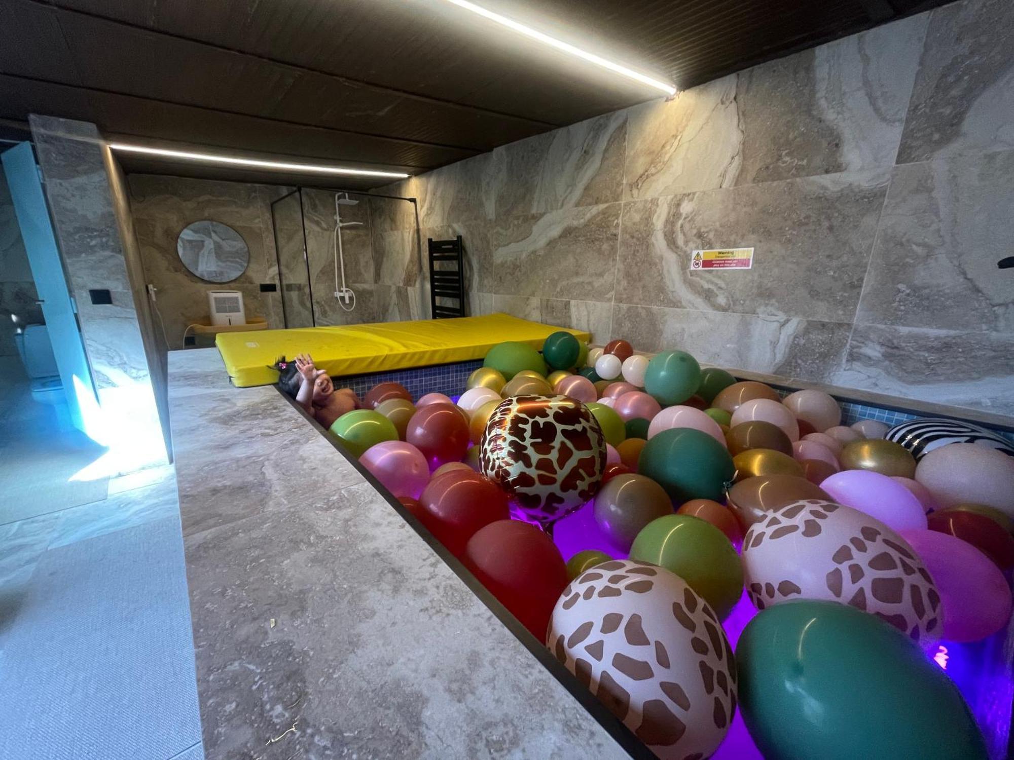 Hearts & Ponies Apartamentos Con Piscinas Privadas Cerca De La Warner Chinchón Εξωτερικό φωτογραφία